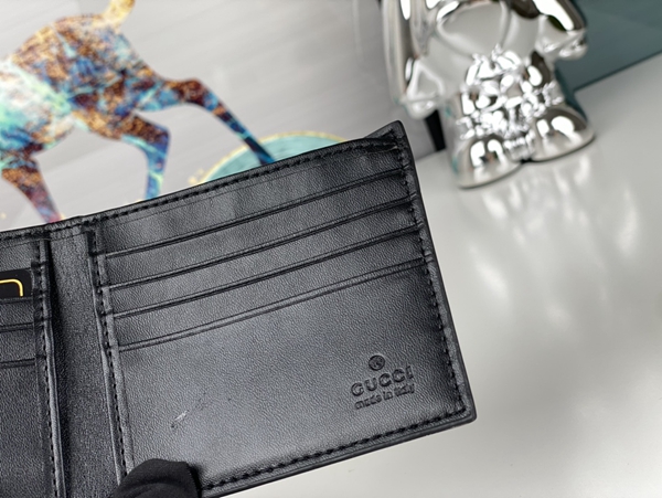 グッチ財布コピー着用イメージ